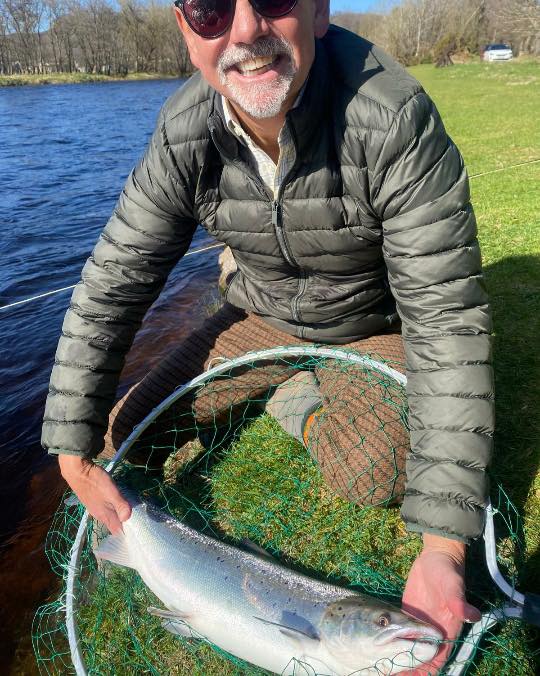 Colin-Sewel-with-his-11lb-fish-from-the-Upper-Bog-Pool-on-Tulchan-C.jpg